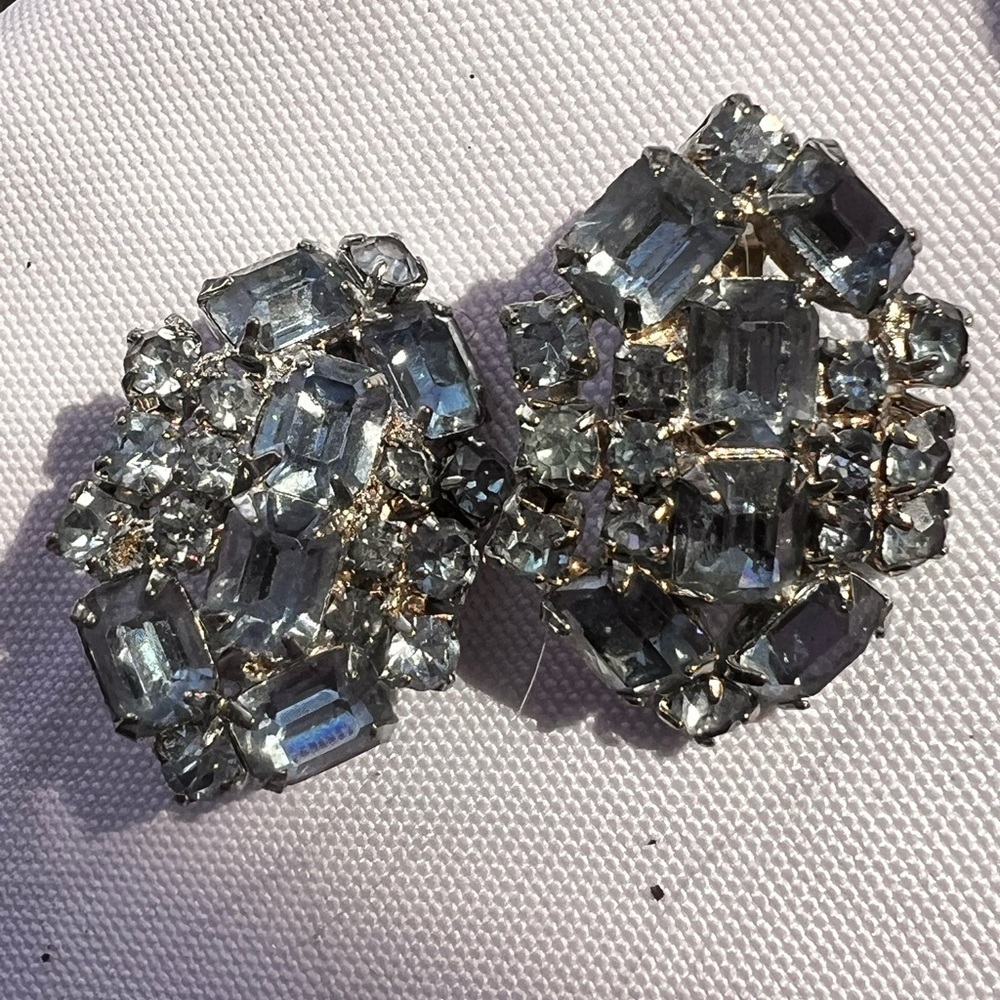Vintage Art Deco aquamarine blue stone Silver Rhinestone Clip Earrings 1.5” 14g - Picture 10 of 12